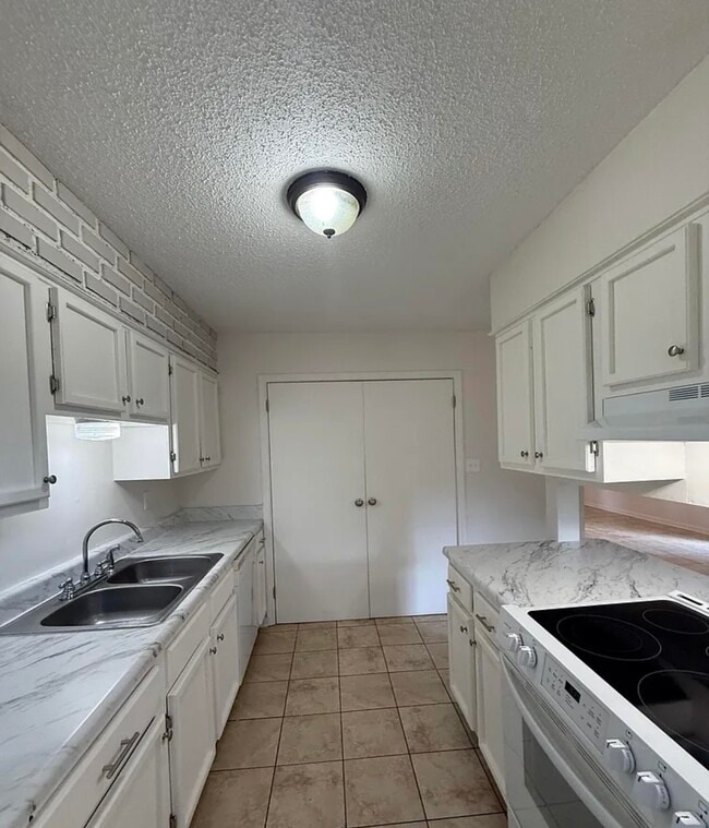 Photo - 6190 Carroll Cv W