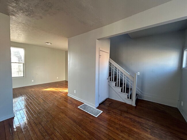 Photo - 4411 Davenport St