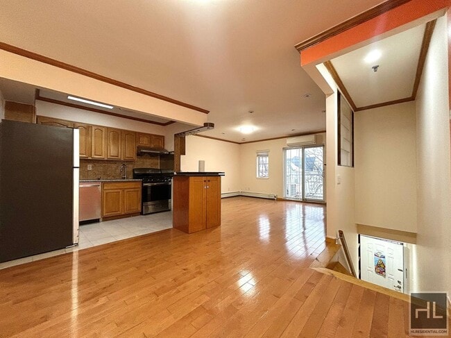 Photo - 70 STREET Unit 3