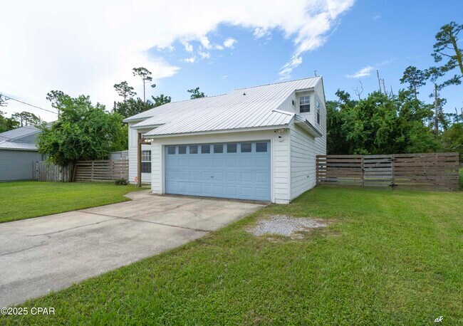 Photo - 6226 Wallace Rd