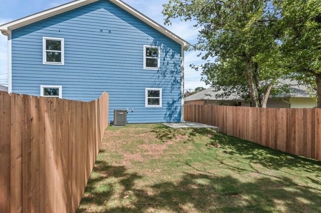 Building Photo - Brand New, Modern, and Ready for You in Temple, TX!