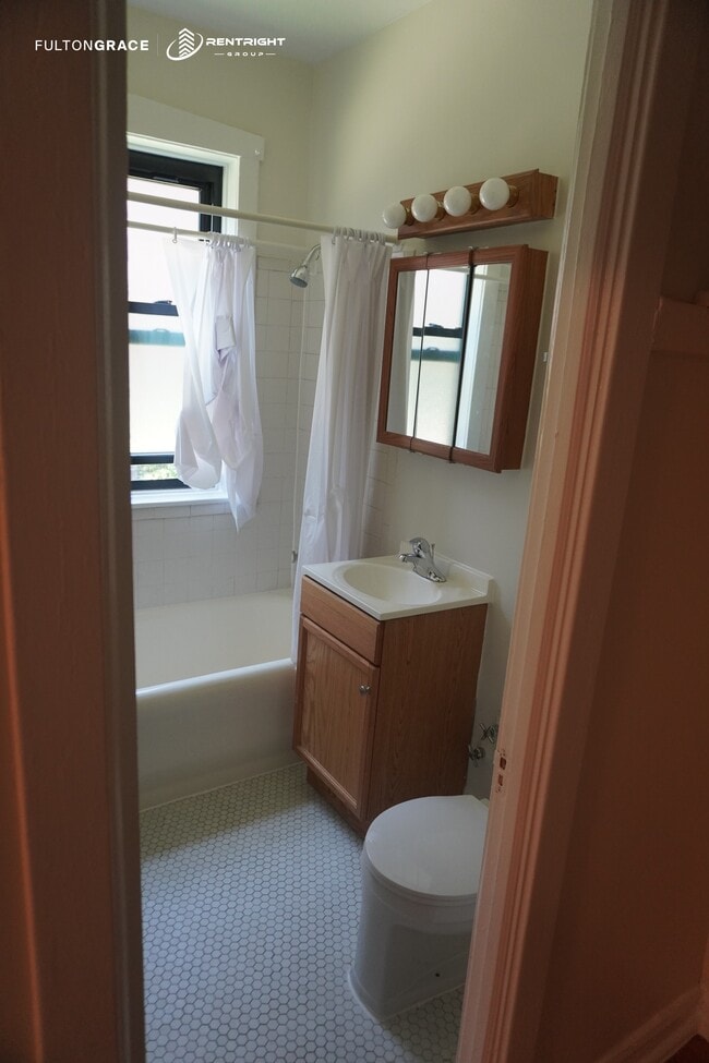 Photo - 5018 N Lincoln Ave Unidad 2501-A2