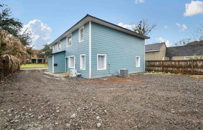 Photo - 1704 McGill Ave