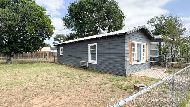 Photo - 3016 Duke St Unit B