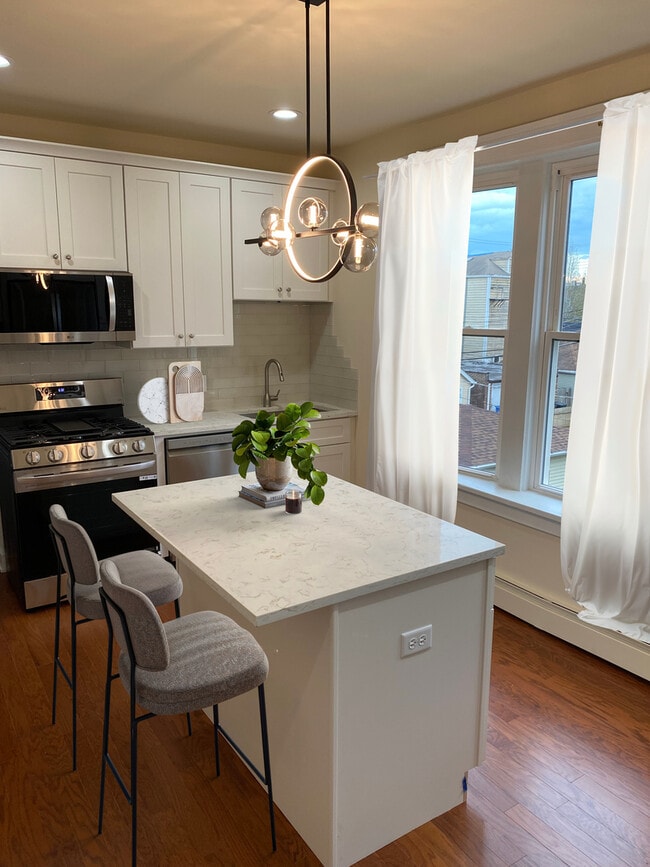Building Photo - 3429 S Union Ave Unit 2R Rental