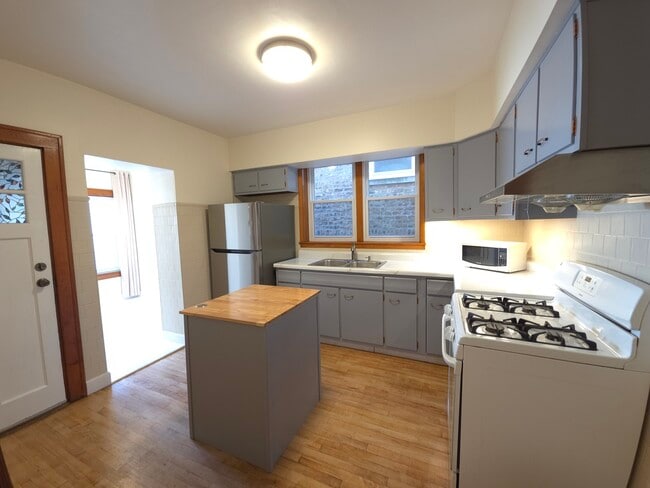 Photo - 1630 W 38th Pl Unidad 1