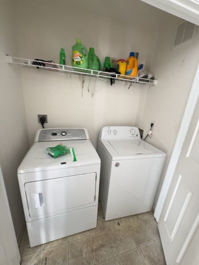 Photo - "Charming 1-Bedroom Townhouse Retreat on Campus Drive!"