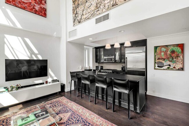 Photo - 205 E 59th St