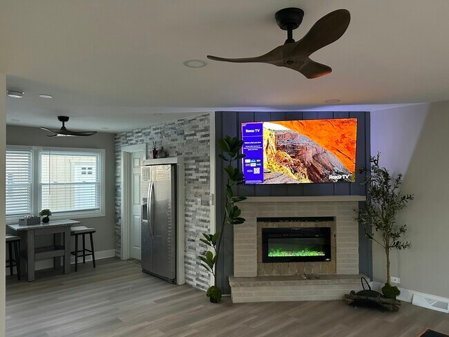 Photo - 921 Stratford Ln