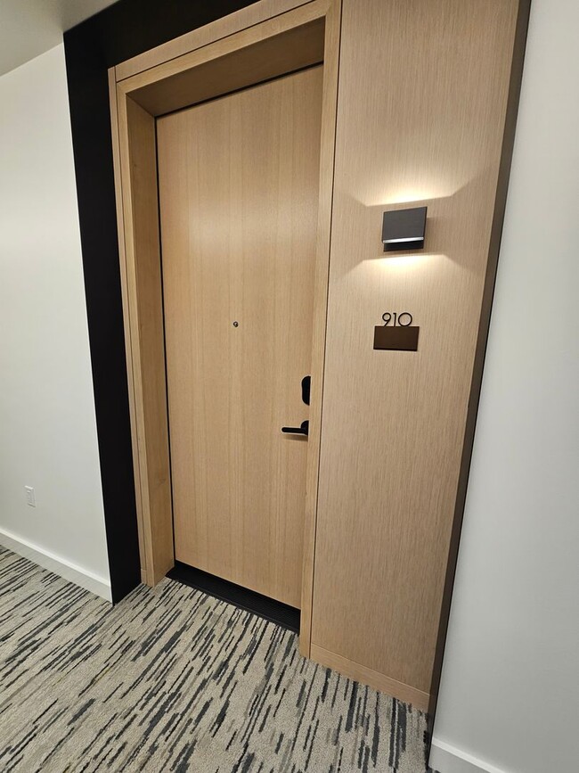 Photo - Luxurious High Rise Living in Convenient Downtown Bellevue
