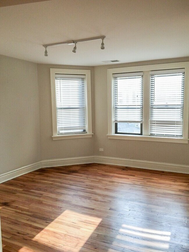 Photo - 2229 W Wilson Ave Unit 1