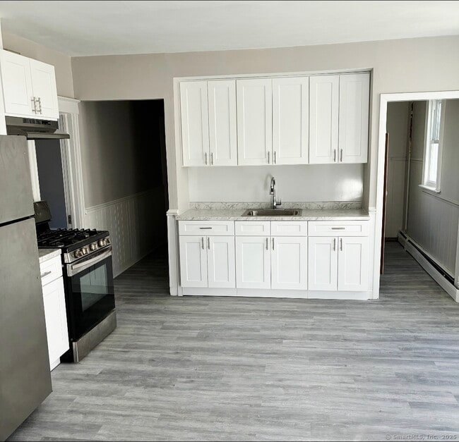 Photo - 465 Burritt St Unidad 2nd floor