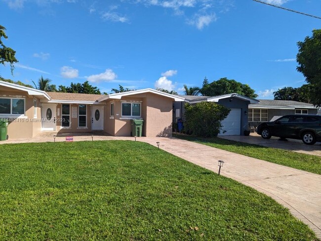 Photo - 7921 NW 13th St Unidad 1-2 Rental