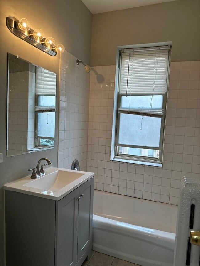 Photo - 437 E Oakwood Blvd Unit 41