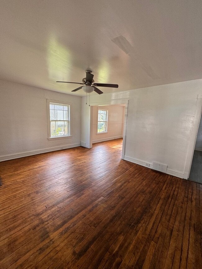 Photo - 326 Shenango Blvd
