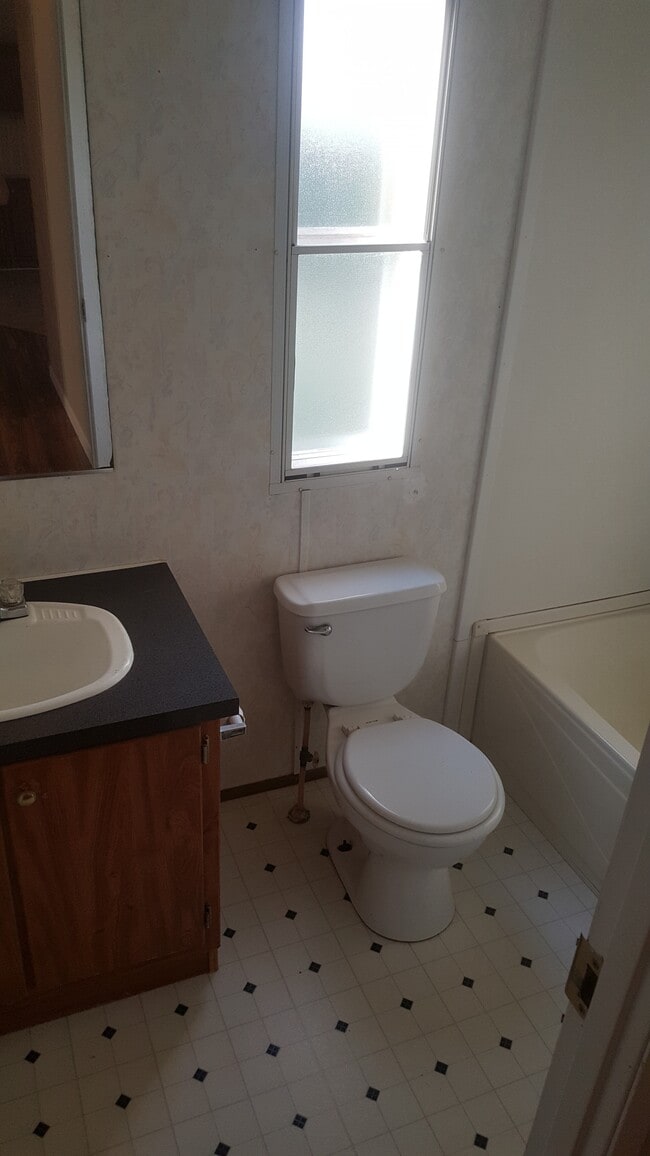 Photo - 2596 1st Ave NW