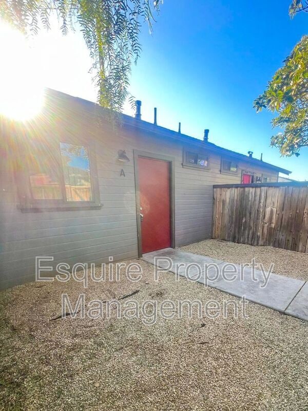 Building Photo - 319 HILL Unit #A