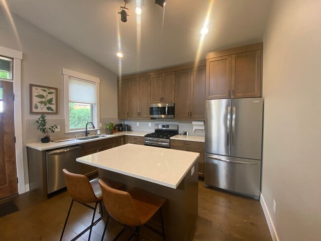 Photo - 1 bedroom 1 Bath in Bingen, WA