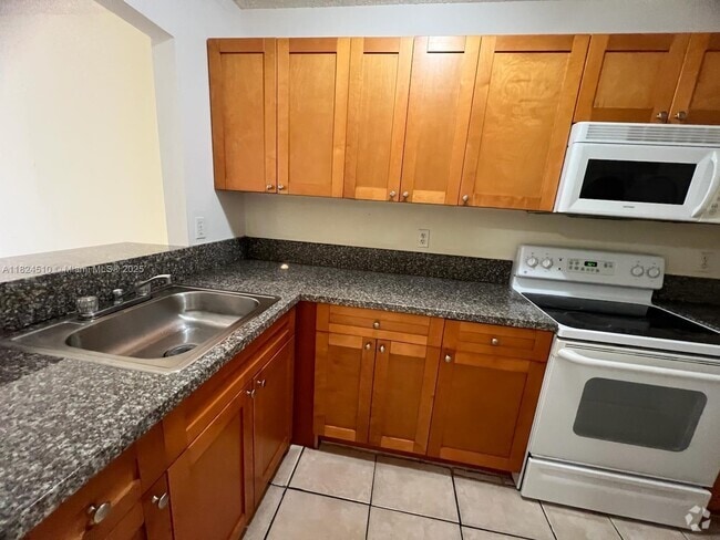 Building Photo - 1025 Twin Lakes Dr Unit 28-A Rental