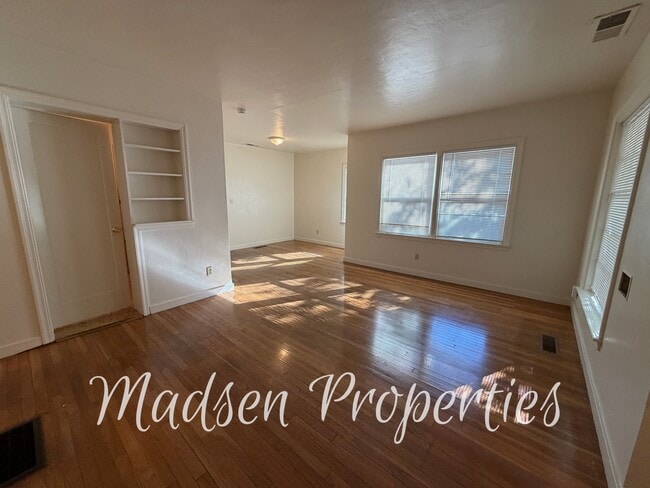 Photo - 432 W 1st Ave