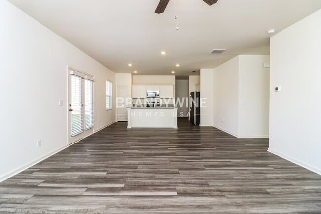 Photo - 546 Otway Lp