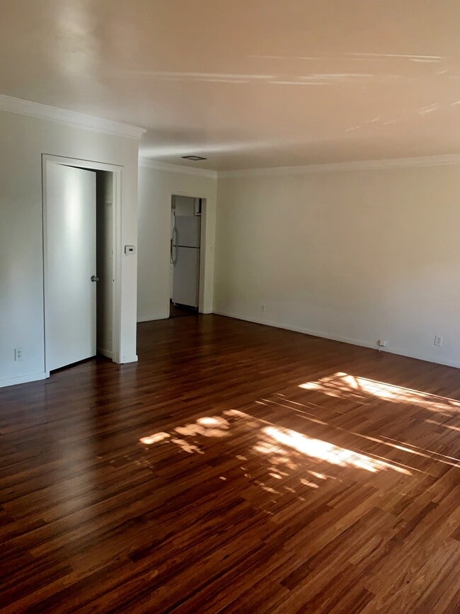 Photo - 1850 N La Brea Ave Unit 102