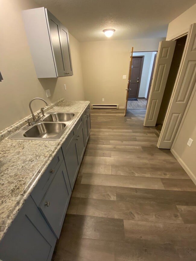 Available Now- 2 Bedroom updated apartment... - Available Now- 2 Bedroom updated apartment... Unit 2901 Lawnridge Ct Apt C