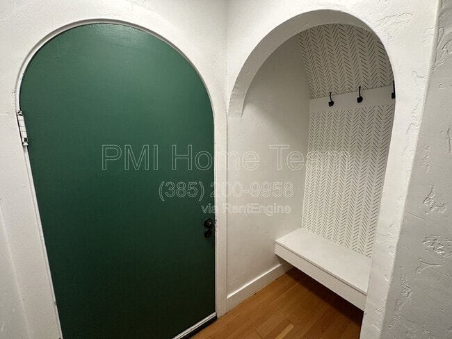Photo - 146 E 200 N