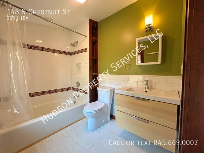 Photo - 148 N Chestnut St House