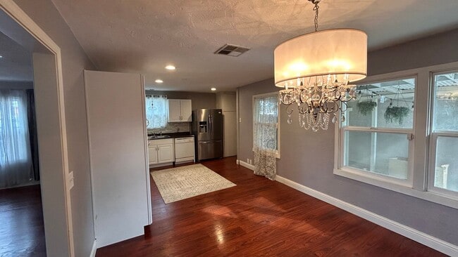 Photo - 322 E Roseburg Ave