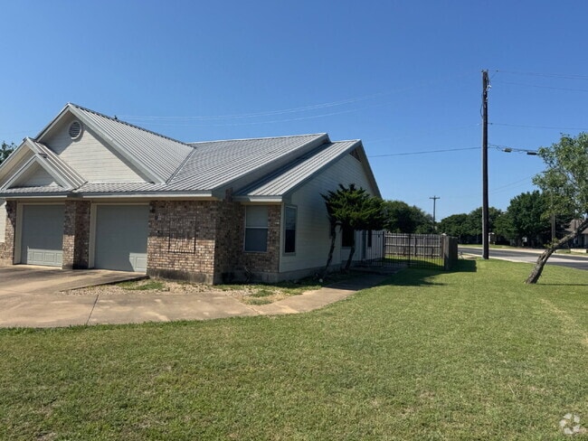 Building Photo - 2-Bed 2-Bath 1-Car Garage easy access to W... Unit B Rental