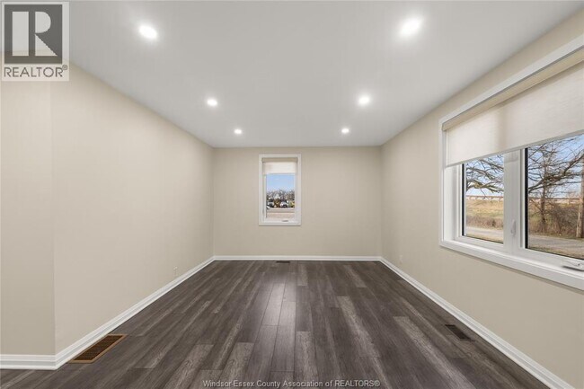 Photo - 1219 Lakeshore Rd 105