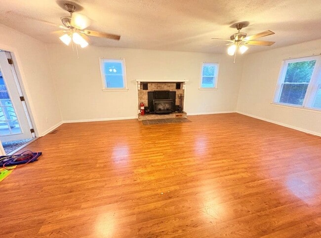 Photo - 105 2nd St