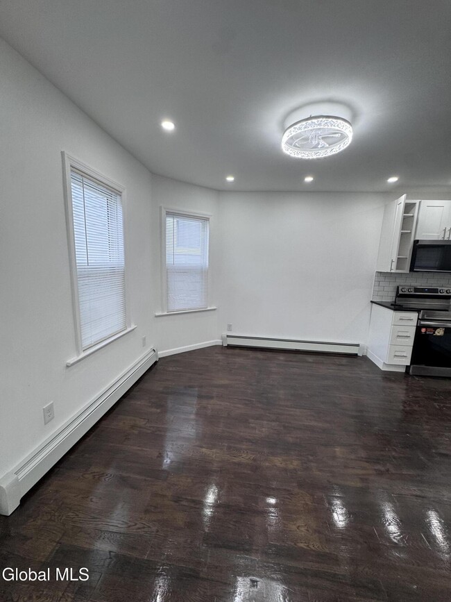 Photo - 885 Yorkston St Unit 2