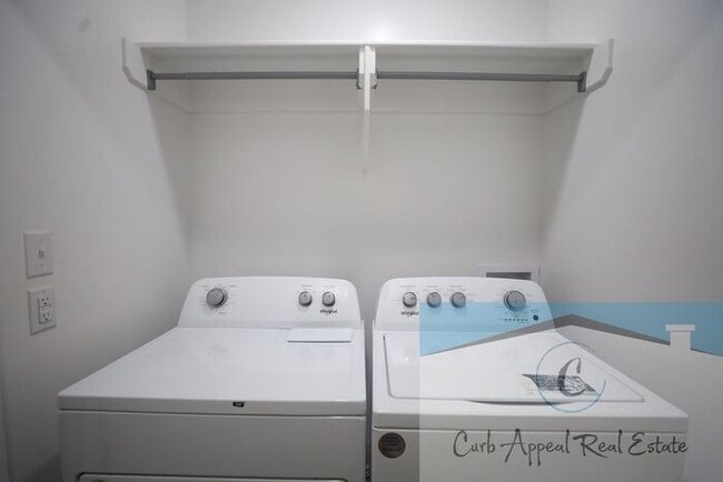 Photo - Move in special $800!! Luxury 2 bed, 1 bath duplex - new construction!! Washer, dryer, utilities ...