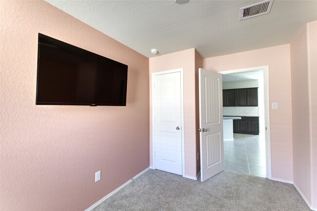 Photo - 707 Desert Pea Ln