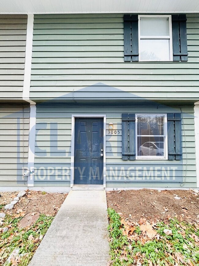 Building Photo - Two bedroom townhome near Cleveland State