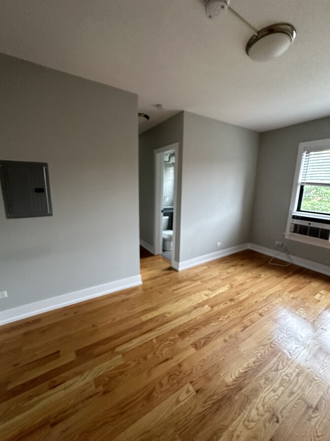 Building Photo - 910 W George St Unit 1 Rental