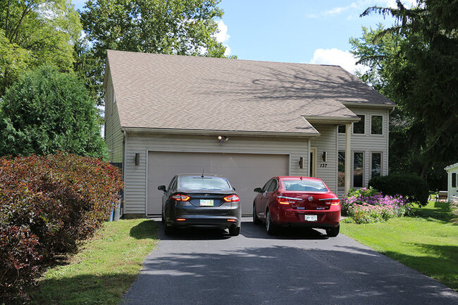 Front of house + garage - 137 Baldwin Ave House