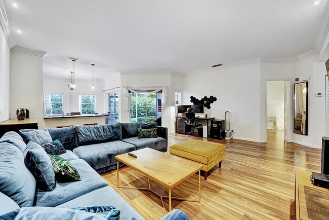 Photo - 6555 Via Regina