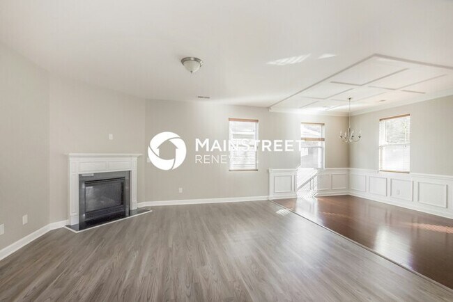 Photo - 3 Bedroom Pet-Friendly Home in Charlotte, NC with Main Street Renewal