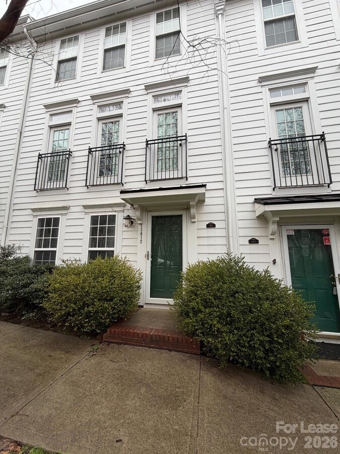 Photo - 13812 Hill St