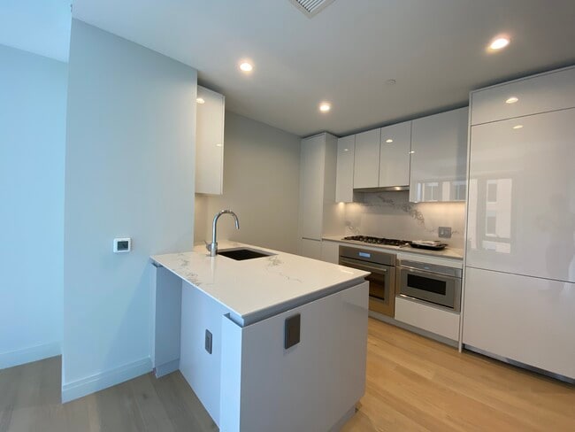 Photo - 135 Seaport Blvd Unit 708