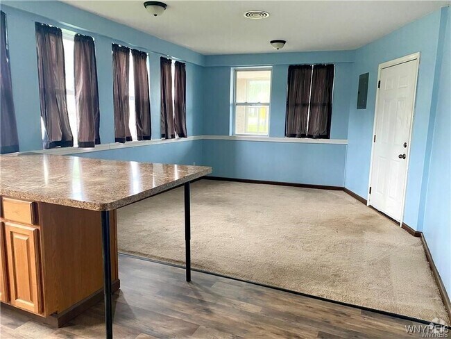 Building Photo - 8698 S Main St Rental