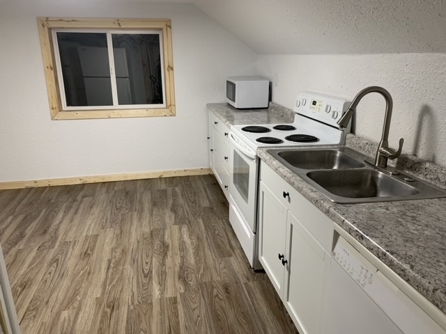 Building Photo - 1006 Oak St Unit B