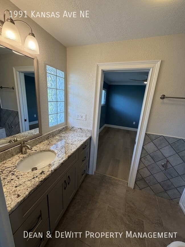 Photo - 4 Bed/3 Bath