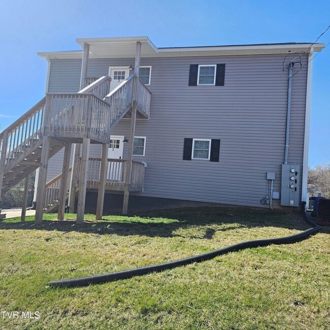 Photo - Modern 2-bedroom, 2 bathroom apartment convienent location