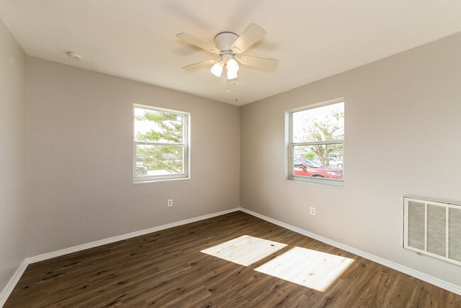 Photo - 8522 Dorothy Ave