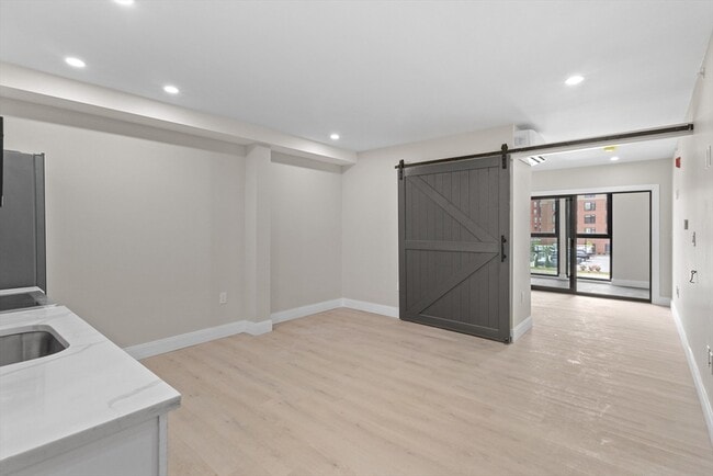 Photo - 153 Green St Unidad 208