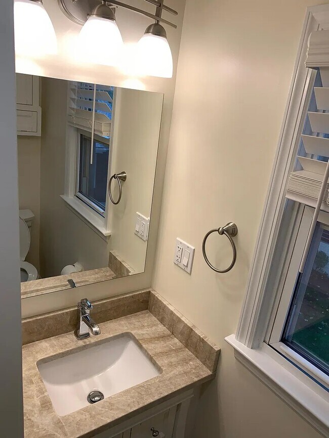 120 Bradford Ave Unit 2